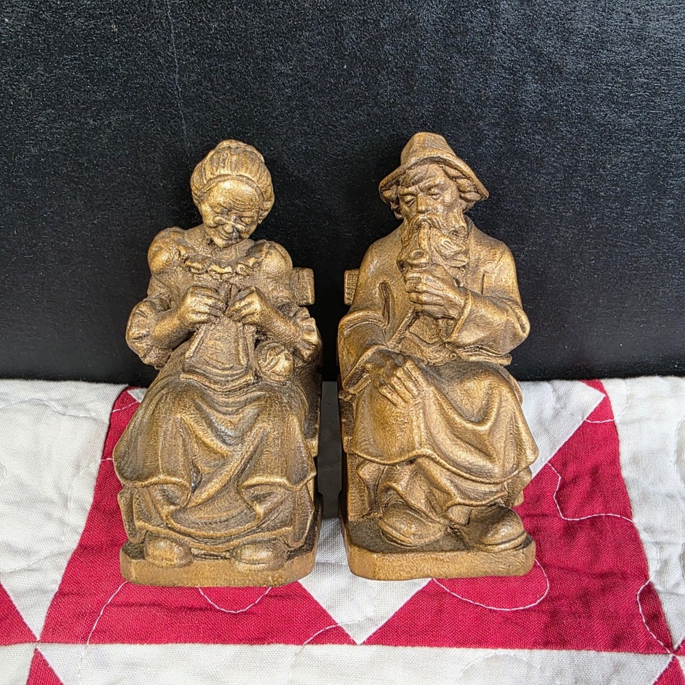 Vintage Carved Wood Couple Figurines Knitting Woman & Pipe Smoking Man 4.5 Inch